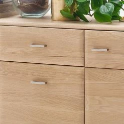 Auslauf 🥰 Eiche Bianco Sideboard Teilmassiv Pontros 2-türig ⌛ -Reanna Shop eiche bianco sideboard teilmassiv 2 tuerig 3 schubladen pontros 05