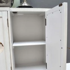 Billig 😀 Vintage Türen-Kommode In Antikweiß - Anice 😍 -Reanna Shop vintage tueren kommode in antikweiss mit metallgriffen 4 tuerig anice 04